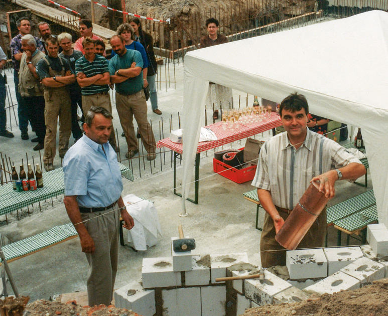 Grundsteinlegung der Filiale Georgenstraße im Sommer 1999