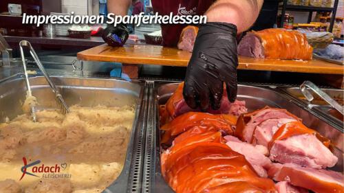 Spanferkel-Essen - Scheiben und Suaerkraut